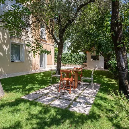 Casa Internazionale *