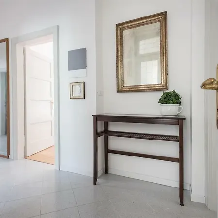 Casa Internazionale *